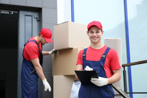 Local storage units and moving boxes in Croydon